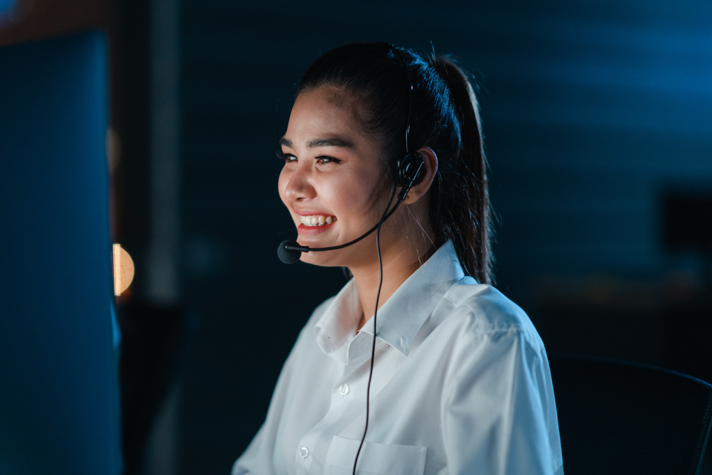 young-call-center-team-